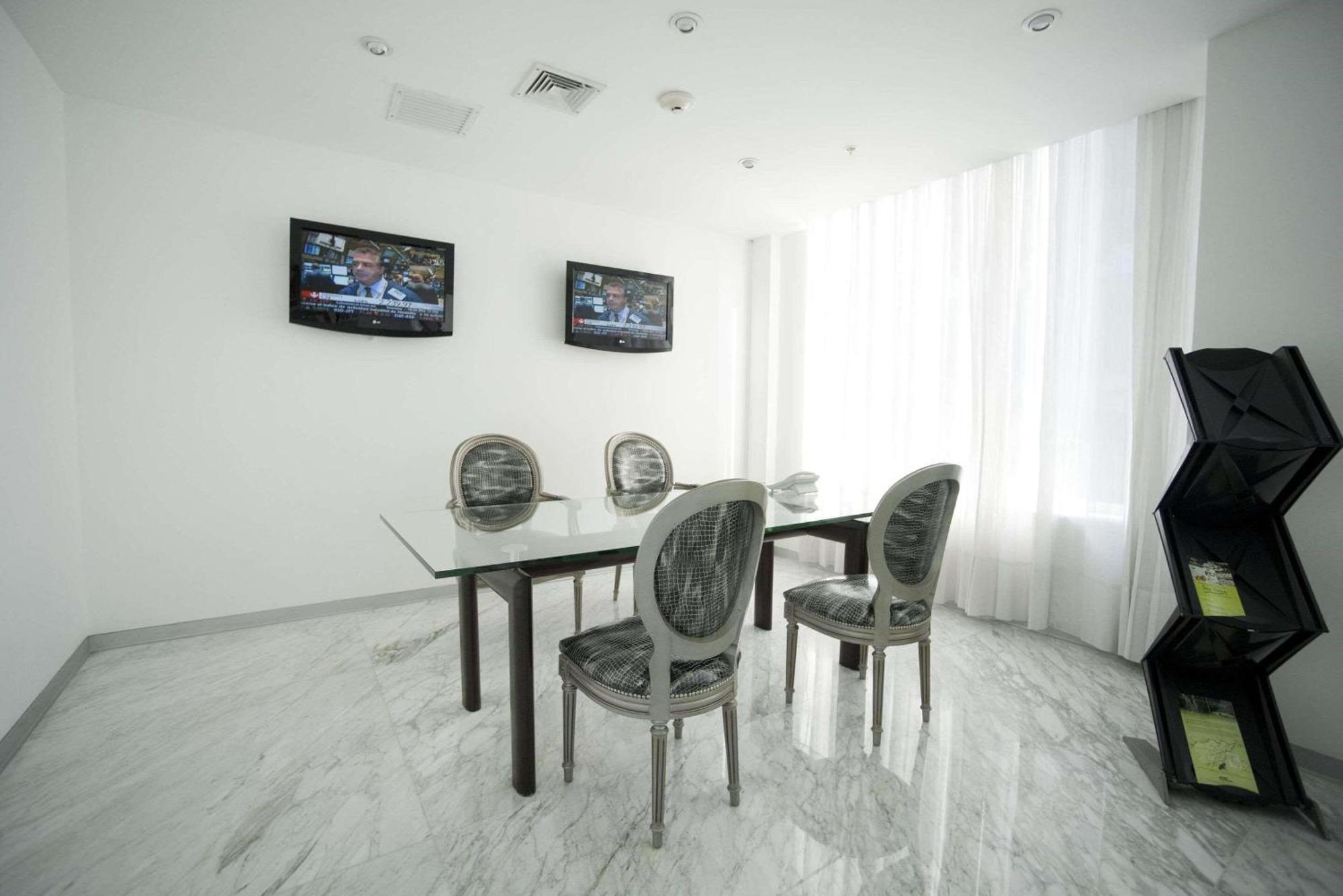 Radisson Hotel Decapolis Miraflores Ліма Екстер'єр фото