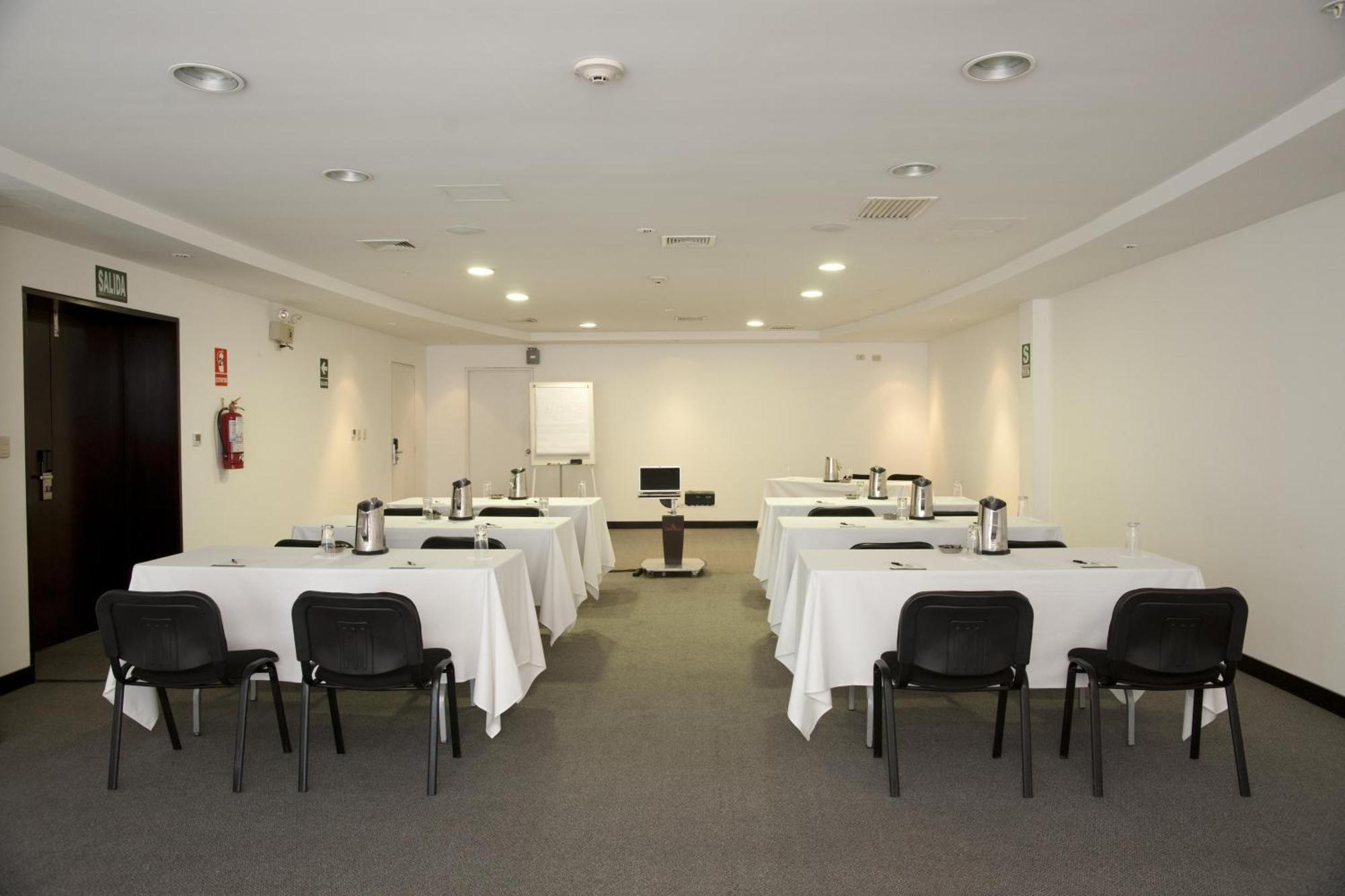Radisson Hotel Decapolis Miraflores Ліма Бізнес фото