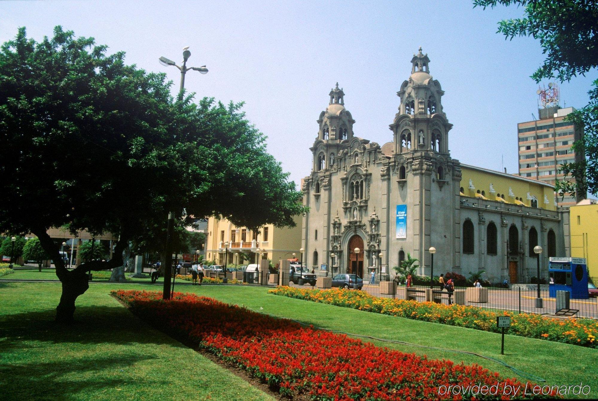 Radisson Hotel Decapolis Miraflores Ліма Екстер'єр фото